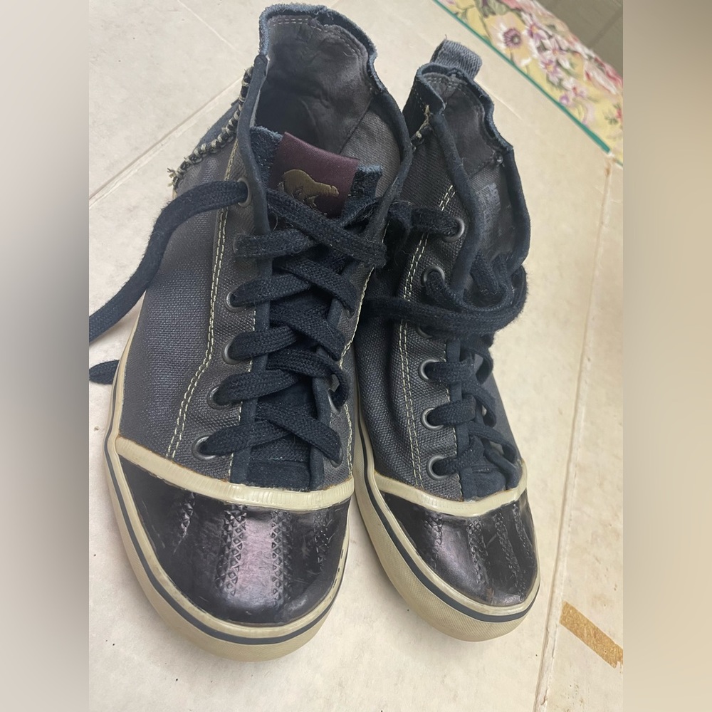 Sorel high top sneakers sz 7/7.5